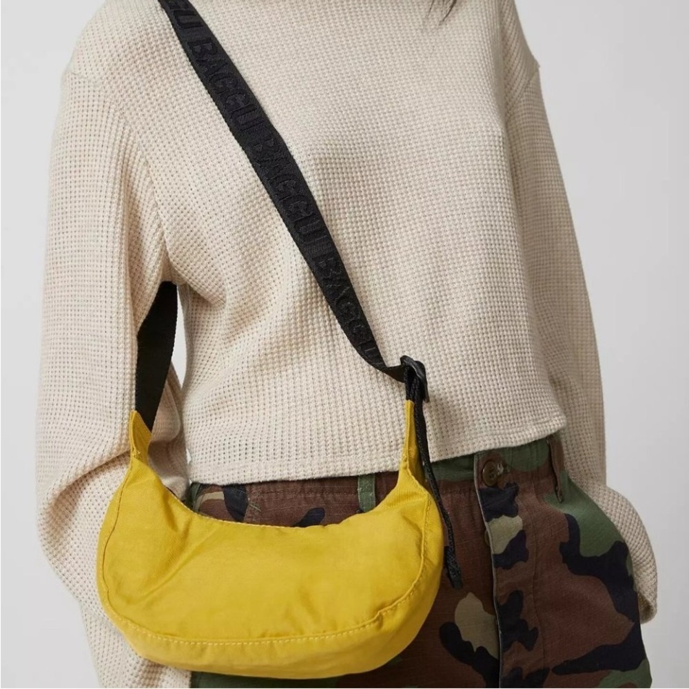 NWT Baggu Mini Crescent Bag Sour Urban Outfitters - Picture 5 of 8
